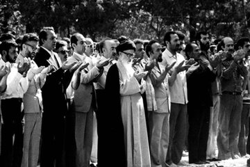 بازخوانی خطبه‌های آیت‌الله طالقانی در اولین نماز جمعه تهران / این خطرناک‌ترین تحمیلات است؛ آنچه از خدا نیست، به اسم خدا به دست و پای مردم ببندند