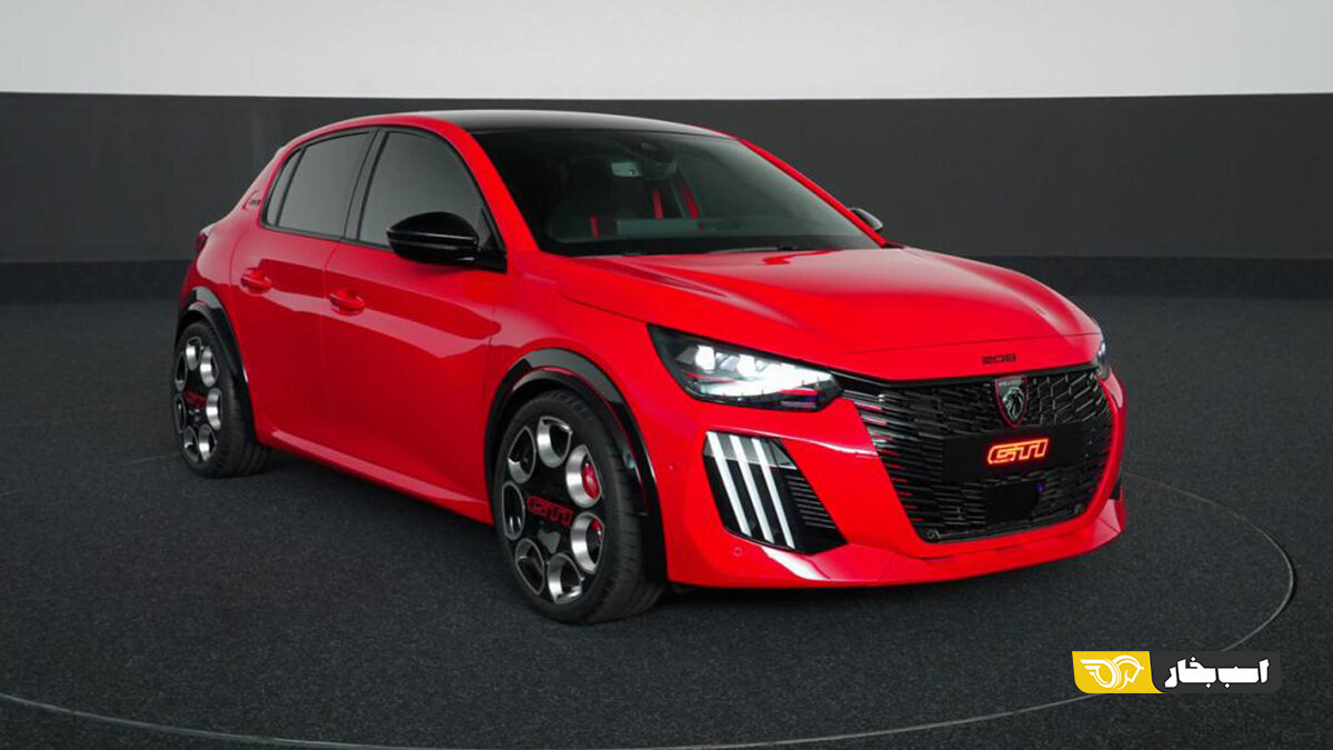 رقابت داغ پژو ۲۰۸ با یک ماشین کهنسال / عکس