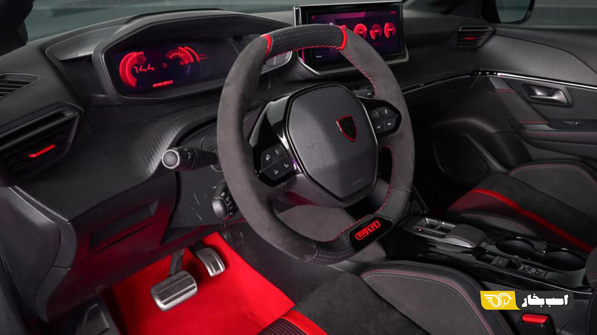 رقابت داغ پژو ۲۰۸ با یک ماشین کهنسال / عکس