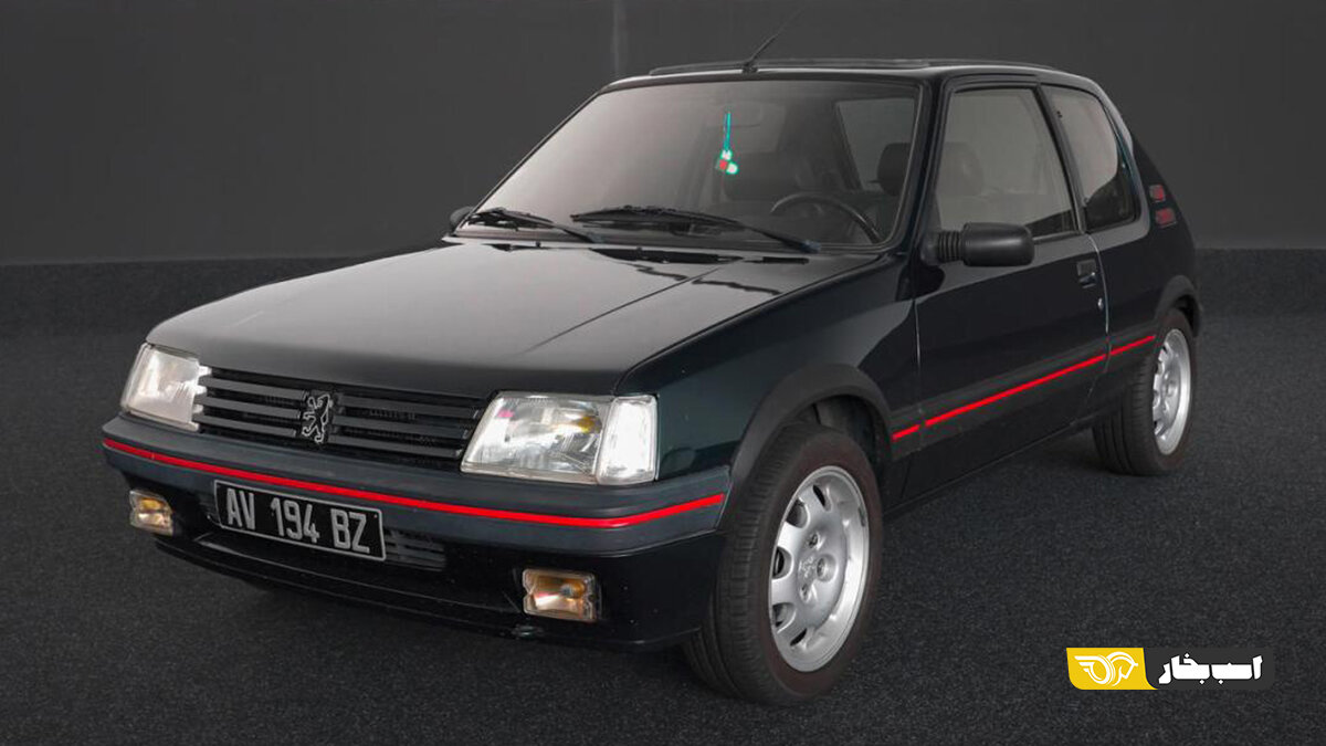 رقابت داغ پژو ۲۰۸ با یک ماشین کهنسال / عکس