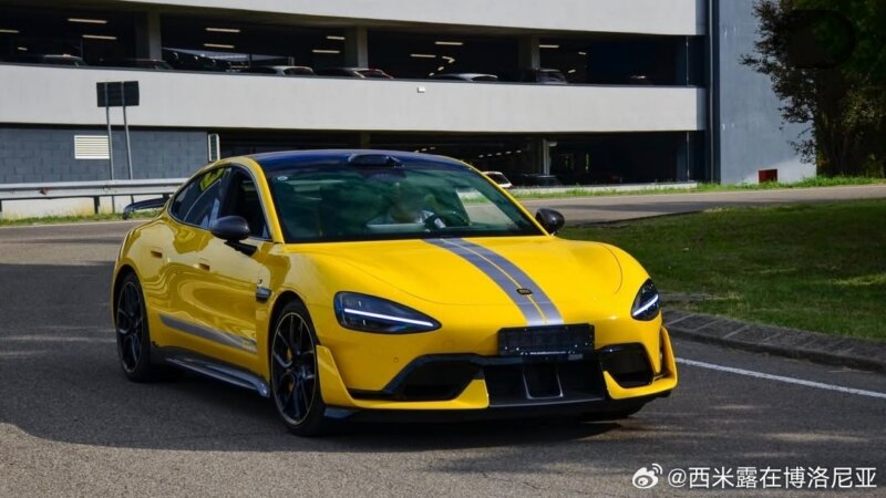 وقتی خودروی چینی توجه مهندسان فراری را جلب میکند / حضور شیائومی در مقر فراری /عکس