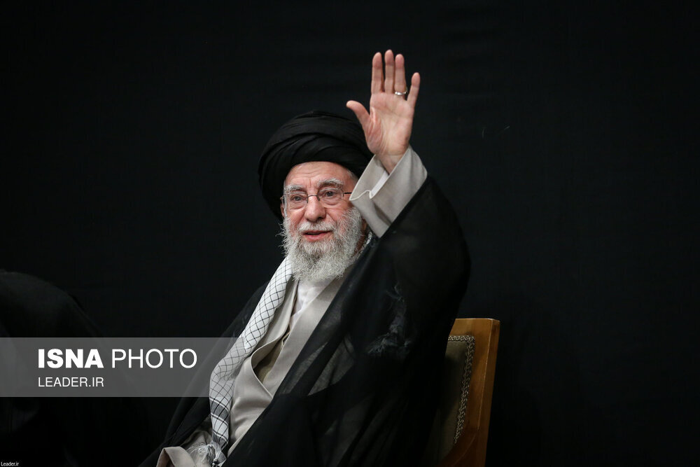 مراسم بزرگداشت شهدای جنگ تحمیلی 12 روزه با حضور رهبر انقلاب +تصاویر