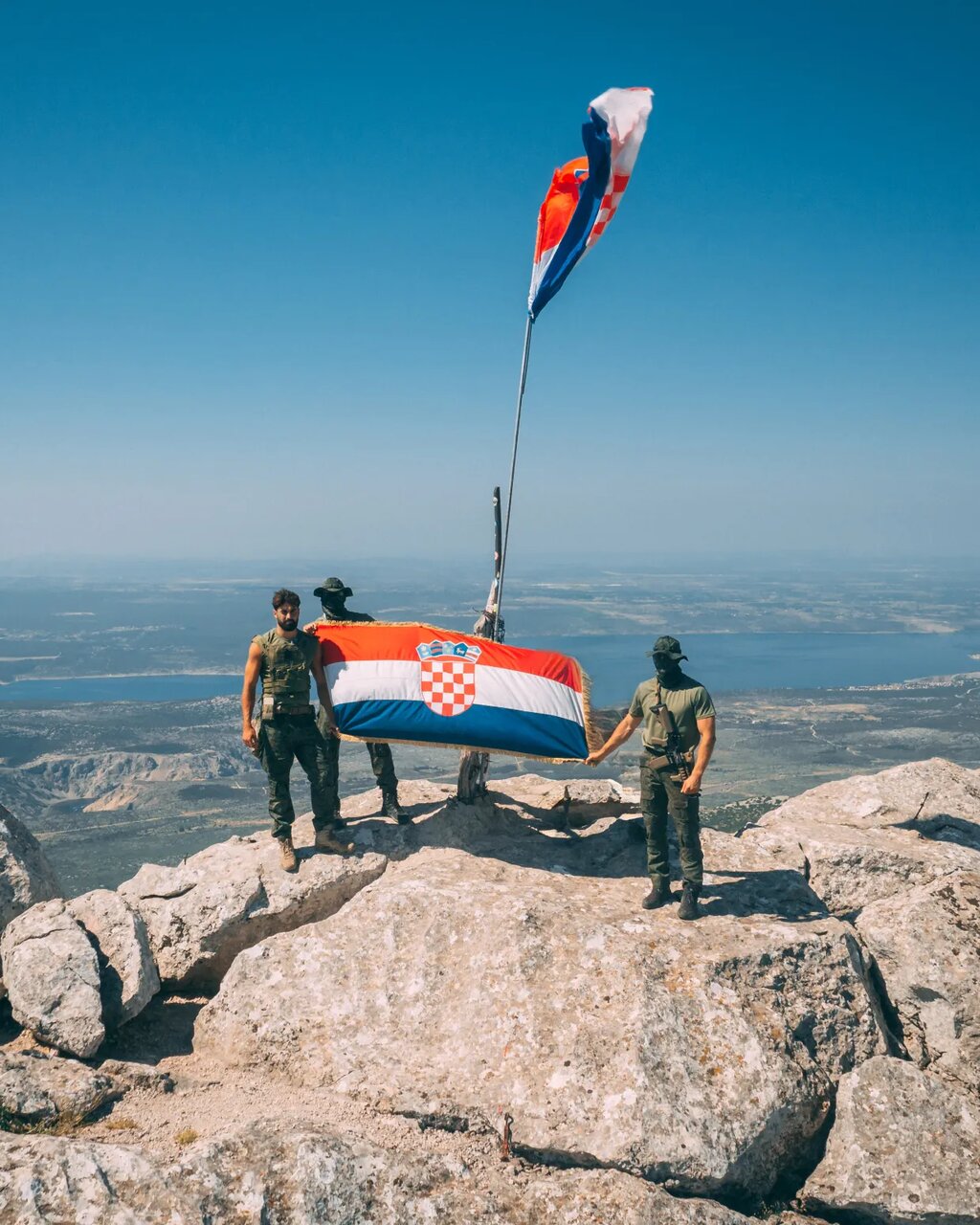 خبر : عکس | ستاره منچسترسیتی در میدان جنگ؛ مدافع سیتیزنها کماندو شد! 3 عکس | ستاره منچسترسیتی در میدان جنگ؛ تعطیلاتی به سبک کماندوها!