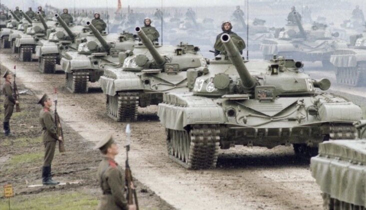 روسیه از تانک تهاجمی بدون سرنشین T-۷۲ رونمایی کرد 1 روسیه از تانک تهاجمی بدون سرنشین T-۷۲ رونمایی کرد