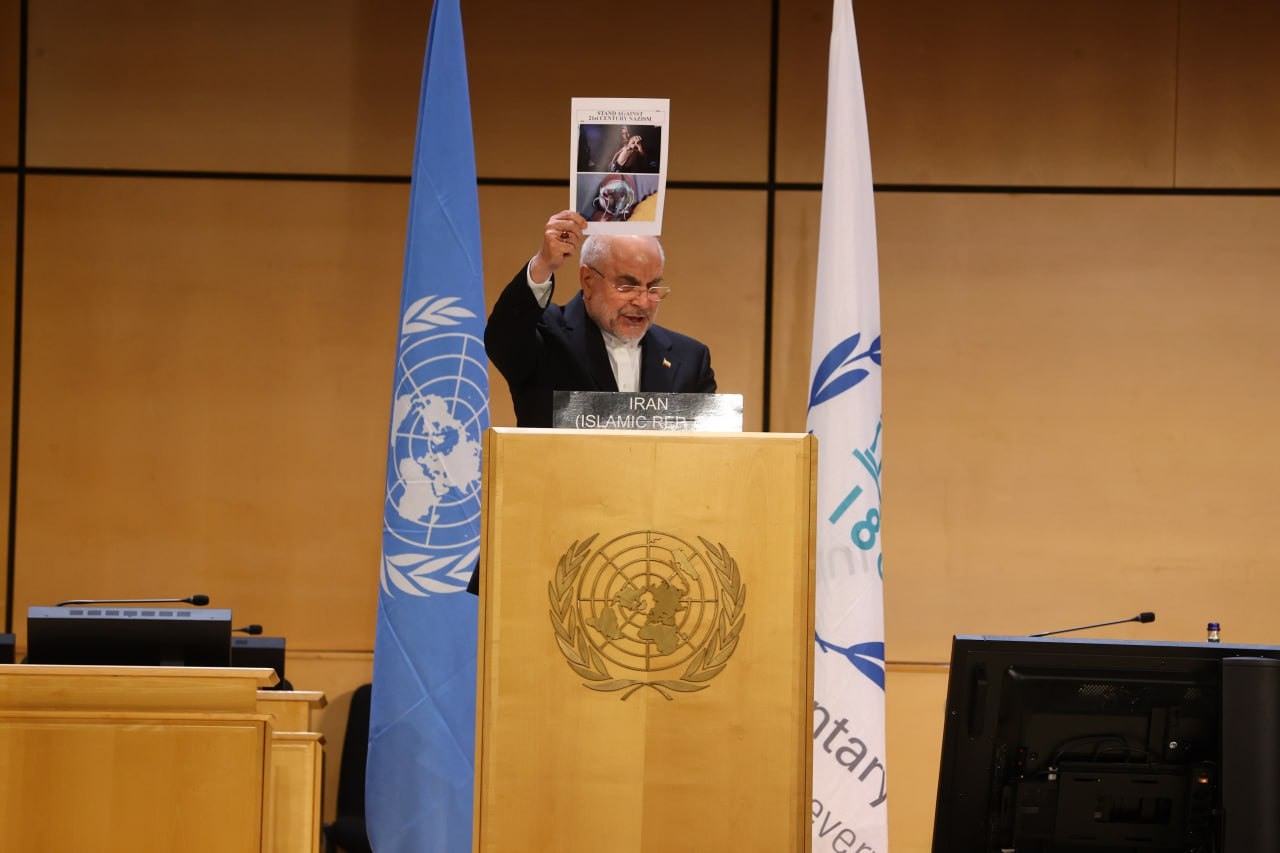 عکس شهید ۲ماهه ایرانی در دست قالیباف در اجلاس رؤسای مجالس جهان + تصویر