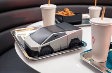 نظر کاربران درباره رستوران ماسک | صف ۵ ساعته برای تجربه فناوری و فستفود