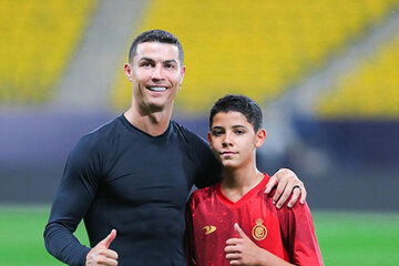 عکس | هدیه فوق لاکچری رونالدو به پسرش / ژست کریس جونیور با لامبورگینی 265 هزار یورویی