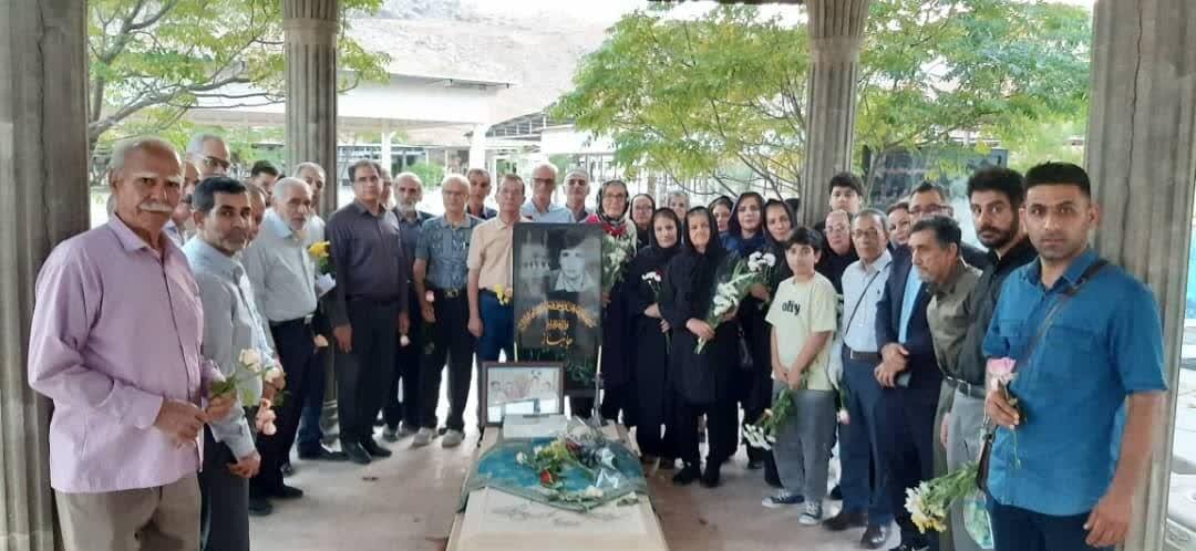 مزار اسطوره آواز لرستان گلباران شد