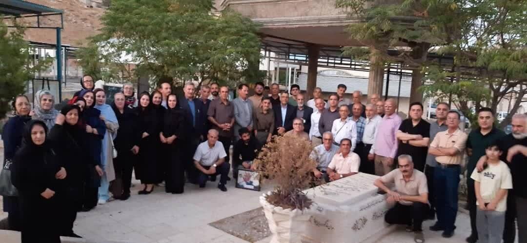 مزار اسطوره آواز لرستان گلباران شد