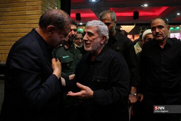 خوش و بش سردار قاآنی و اسماعیل کوثری / برادران طائب هم بودند / تصاویری از مراسم چهلم شهید سرلشکر محققی