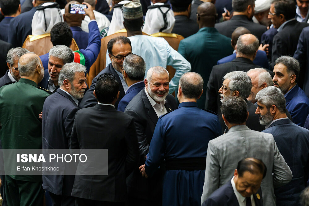 تصاویری از آخرین ساعات زندگی شهید هنیه در مجلس شورای اسلامی/ روبوسی شهید هنیه با پزشکیان در مراسم تحلیف/ خوش و بش لاریجانی با مقامات مقاومت فلسطین