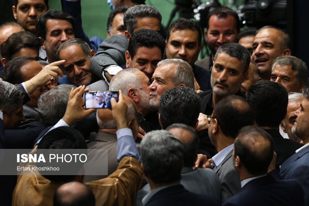 تصاویری از آخرین ساعات زندگی شهید هنیه در مجلس شورای اسلامی/ روبوسی شهید هنیه با پزشکیان در مراسم تحلیف/ خوش و بش لاریجانی با مقامات مقاومت فلسطین