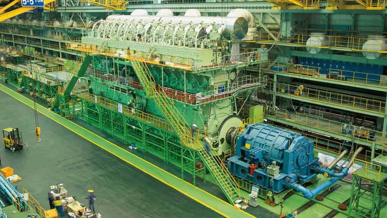 قویترین و بزرگترین موتور پیستونی جهان با قدرت ۱۰۰ هزار اسببخار! / عکس