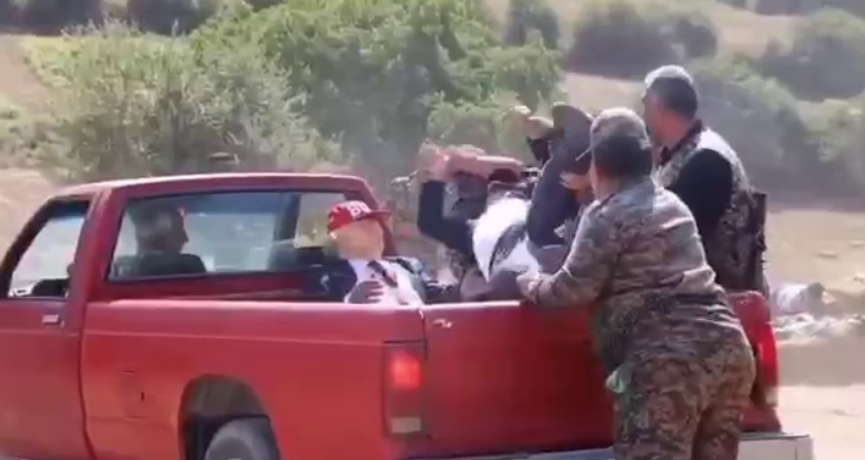 تصاویری از مانور دستگیری ترامپ / فارس: بخشی از یک تئاتر خودجوش مردمی است؛ به نهاد خاصی هم مربوط نیست 3