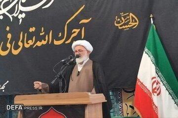 تاکید امام جمعه شاهرود بر عبرت گرفتن از مشروطه برای مقابله با نفوذ در شرایط امروز / سید احمدرضا شاهرخی: «زن و زندگی و آزادی» شعاری برای فریب مردم بود