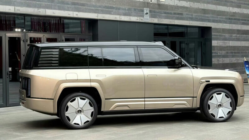 رقیب چینی رولزرویس، آماده ورود به بازار است /عکس