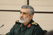 ببینید | تصاویری جالب از بازی کردن شهید حاجی‌زاده با نوه‌اش