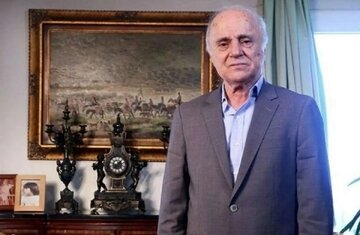عکس | داریوش مصطفوی و اهدای جایزه علی دایی
