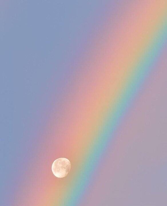 ترکیب ماه و رنگین کمان در آسمان استرالیا