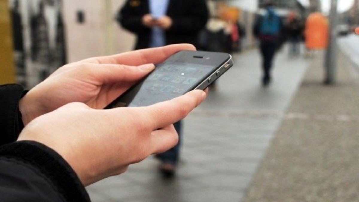 ببینید | نحوه سرقت تلفن همراه یک زن در تهران که این روزها در شبکههای اجتماعی پربازدید بود!