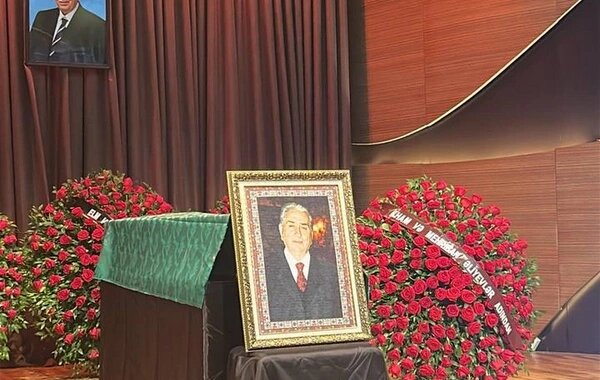 عارف بابایف درگذشت