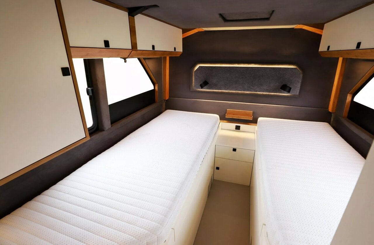 خانه ۶۰ میلیاردی، روی چهار چرخ / اتوبوس آفرودی لوکستر شد /عکس