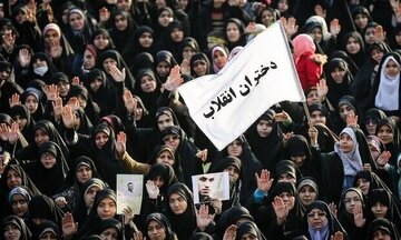 زن مسلمان باید فعال و مؤثر باشد