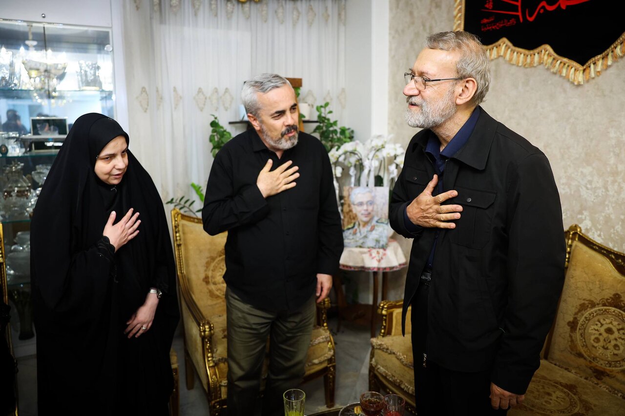 دیدار علی لاریجانی با خانواده شهید باقری + تصاویر 3