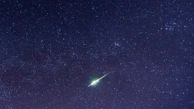 انفجار شهاب‌سنگ در دل راه شیری / عکس تماشایی ناسا از بارش شهابی برساوشی