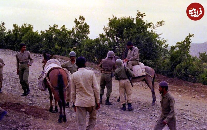 عکس/ سردار احمد کاظمی سوار بر اسب در جبهه، دهه ۶۰