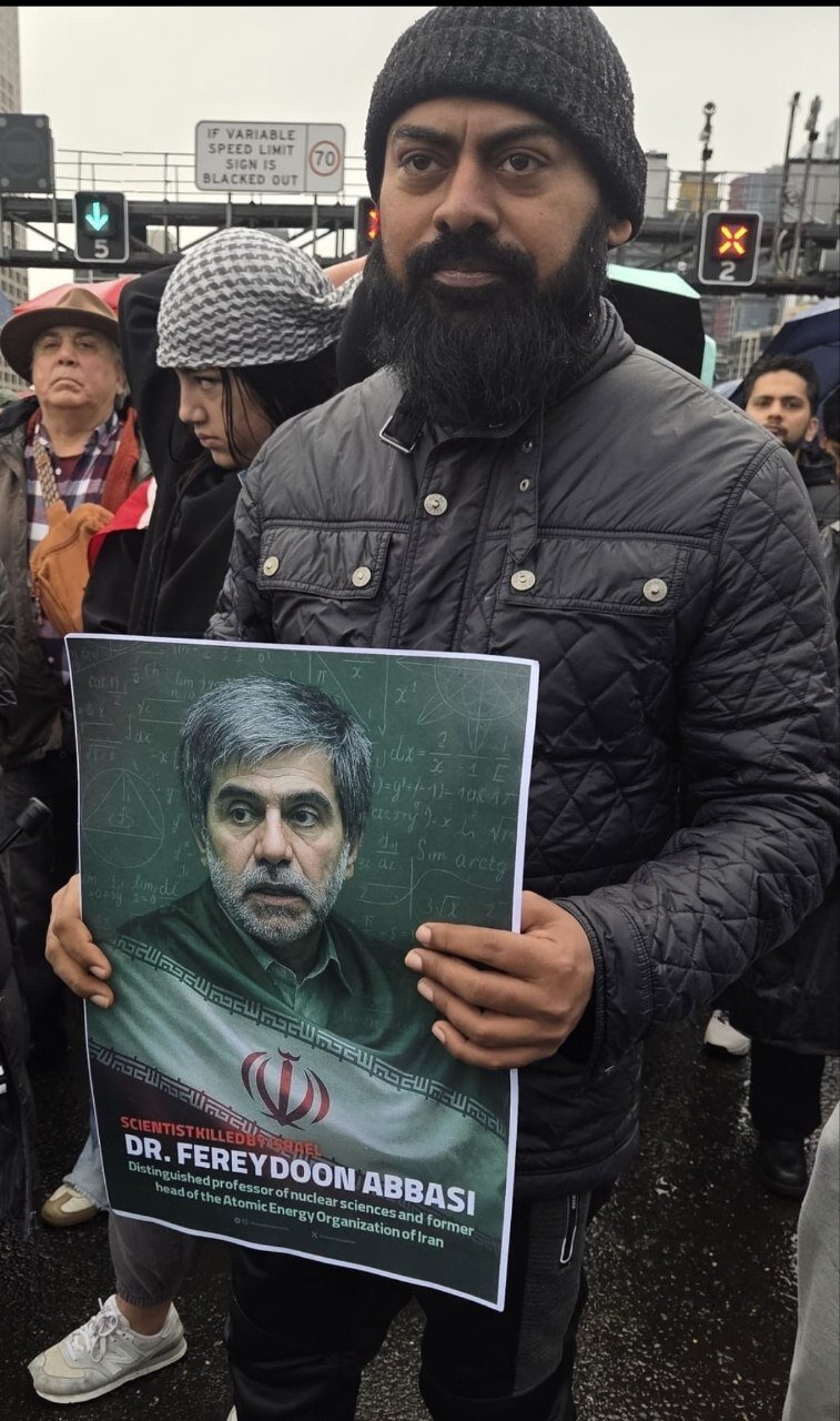 چرا عکسهای شهید عباسی و رهبر انقلاب در این تظاهرات در استرالیا در دست گرفته شد + تصاویر