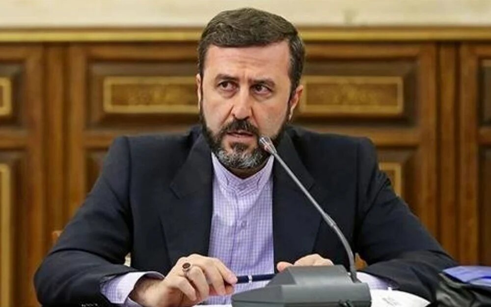 غریبآبادی نسبت به عدم صدور ویزا از سوی آمریکا برای مقامات ایرانی در ارتباط با جام جهانی واکنش نشان داد. غریبآبادی نسبت به عدم صدور ویزا از سوی آمریکا برای مقامات ایرانی در ارتباط با جام جهانی واکنش نشان داد.