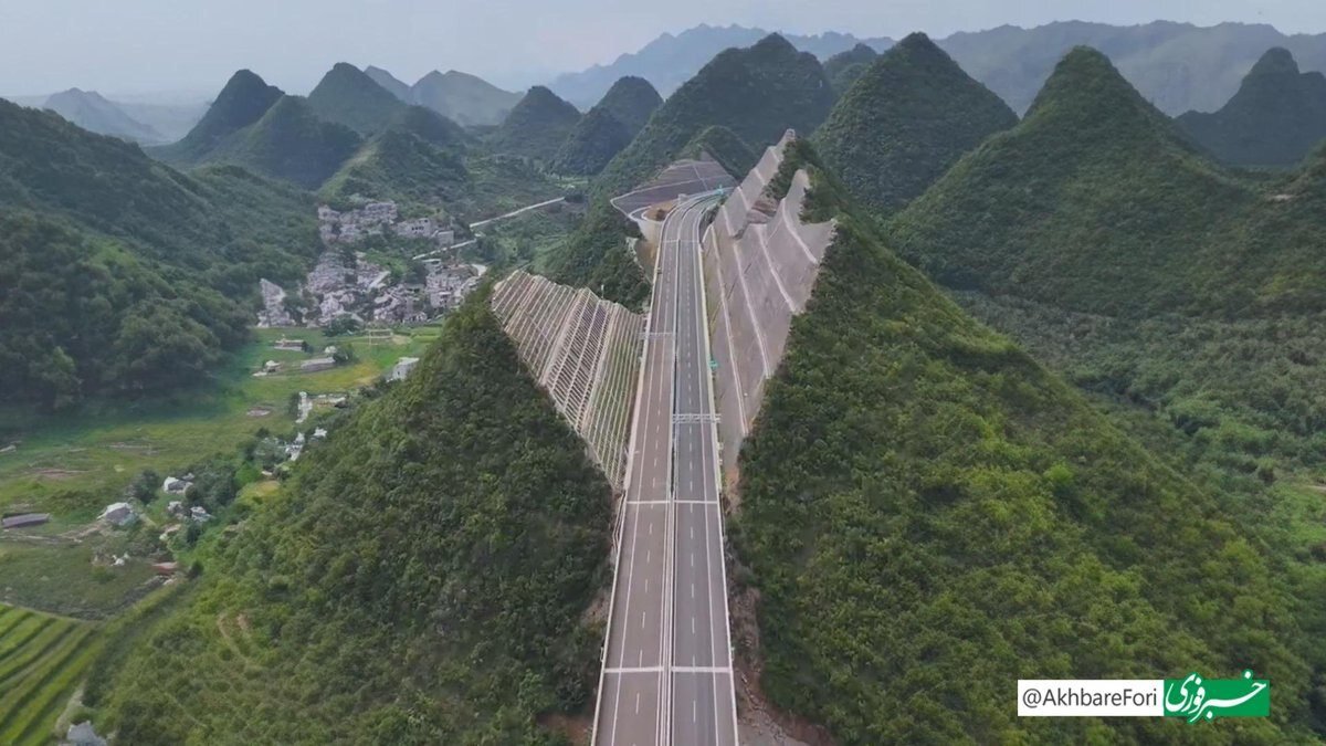 عکس | شکافتن و ایمنسازی جالب یک کوه برای ساخت یک بزرگراه