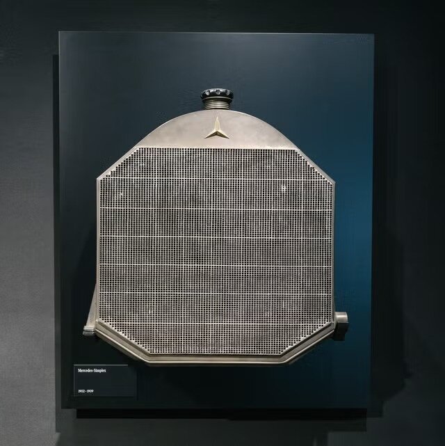 مرسدس بنز، طراحی کلاسیک محبوب را احیا میکند / عکس 1 مرسدس بنز، طراحی کلاسیک محبوب را احیا میکند / عکس