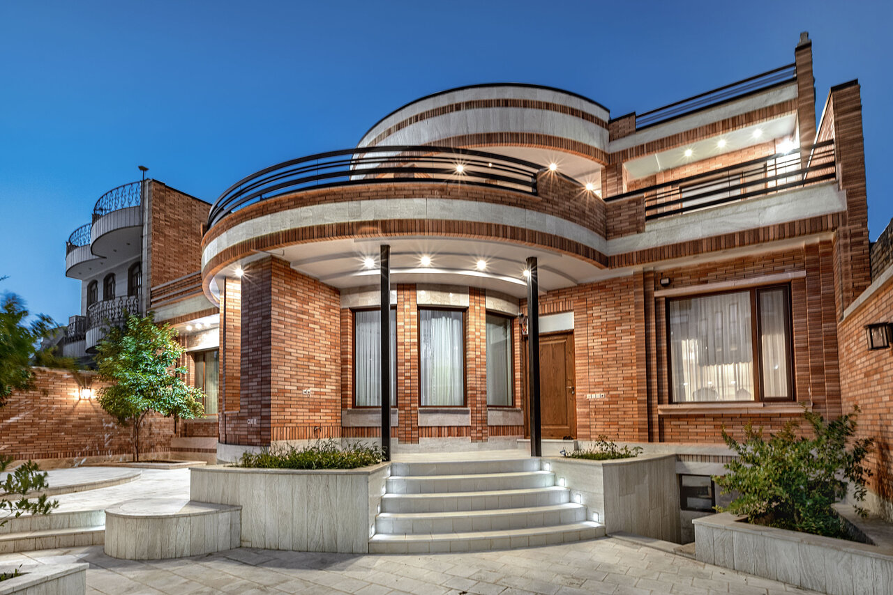 معماری شهری پایدار با آجر: راهحلی برای اقلیم خشک و گرم ایران