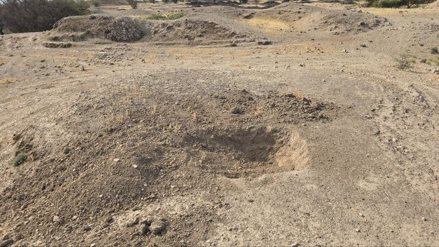 جویندگان گنج این شهر باستانی در استان فارس را سوراخ سوراخ کردهاند/ عکس