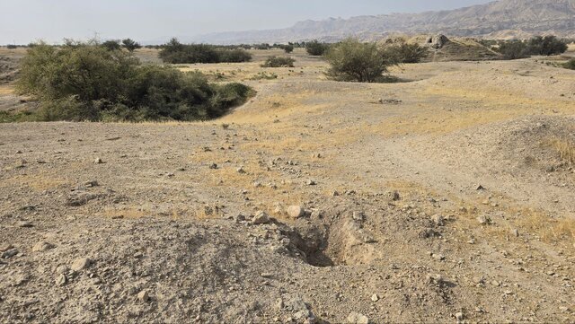 جویندگان گنج این شهر باستانی در استان فارس را سوراخ سوراخ کردهاند/ عکس