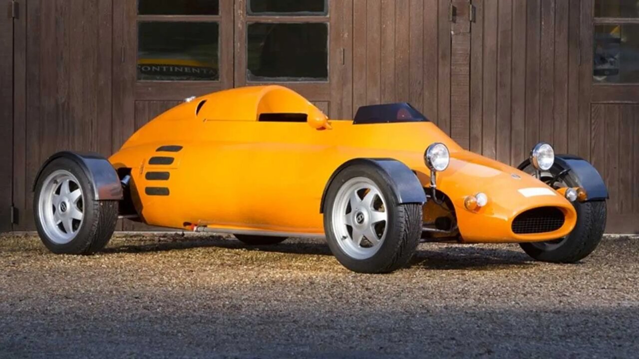 ماشینهایی که فرمان وسط بودند / خاصترین خودروهای دنیا