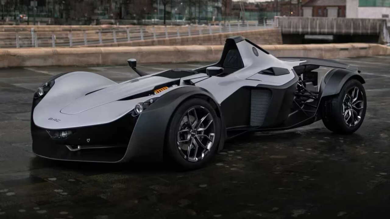 ماشینهایی که فرمان وسط بودند / خاصترین خودروهای دنیا