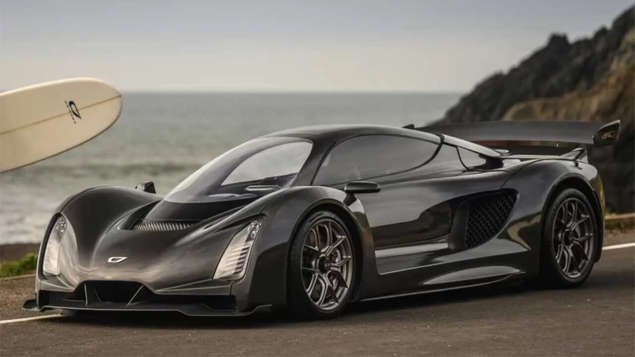 ماشینهایی که فرمان وسط بودند / خاصترین خودروهای دنیا