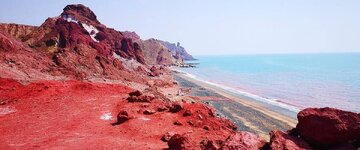 5 مقصد گردشگری در هفتههای پایانی تابستان / از جزیره رنگها تا غول خروشان