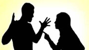 ببینید | لگد یک زن به شوهر؛ سقوط در اکواریوم مجازات فراموش‌کاری!