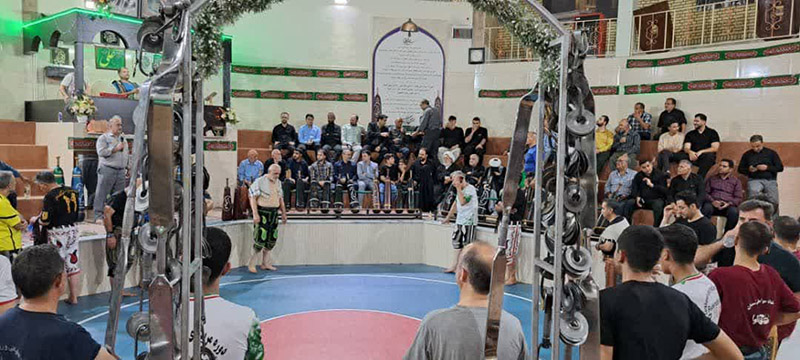 آیین پهلوانی در سایه مردم؛ وقتی زورخانه میزبان واعظ دلها شد /درسهای اخلاقی و جوانمردی در کنار صدای یا علی ع و گردش میلهای باستانی