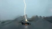 برخورد صاعقه به خودروی وارداتی بازار ایران /عکس و فیلم