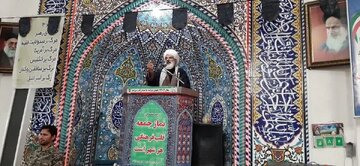 امام جمعه بخش کویرات آران و بیدگل: بعضی خبرنگارها دنبال فتنه و آشوب هستند / خبرنگار در انعکاس خبر نباید فتنه انگیز باشد
