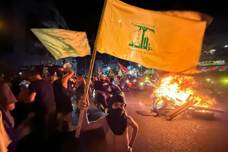 تجمع شبانه شیعیان در اعتراض به تصمیم جدید دولت لبنان