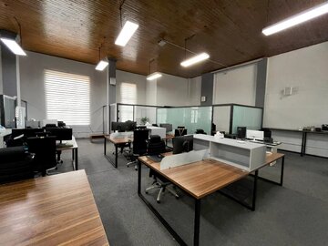 راهنمای جامع انتخاب مبلمان اداری حرفه‌ای برای شرکت‌ها و استارتاپ‌ها