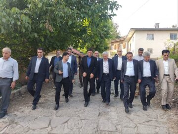 بر اهمیت حمایت از توسعه زیرساختهای روستایی در جذب گردشگر در روستاها تأکید نمود بر اهمیت حمایت از توسعه زیرساختهای روستایی در جذب گردشگر در روستاها تأکید نمود