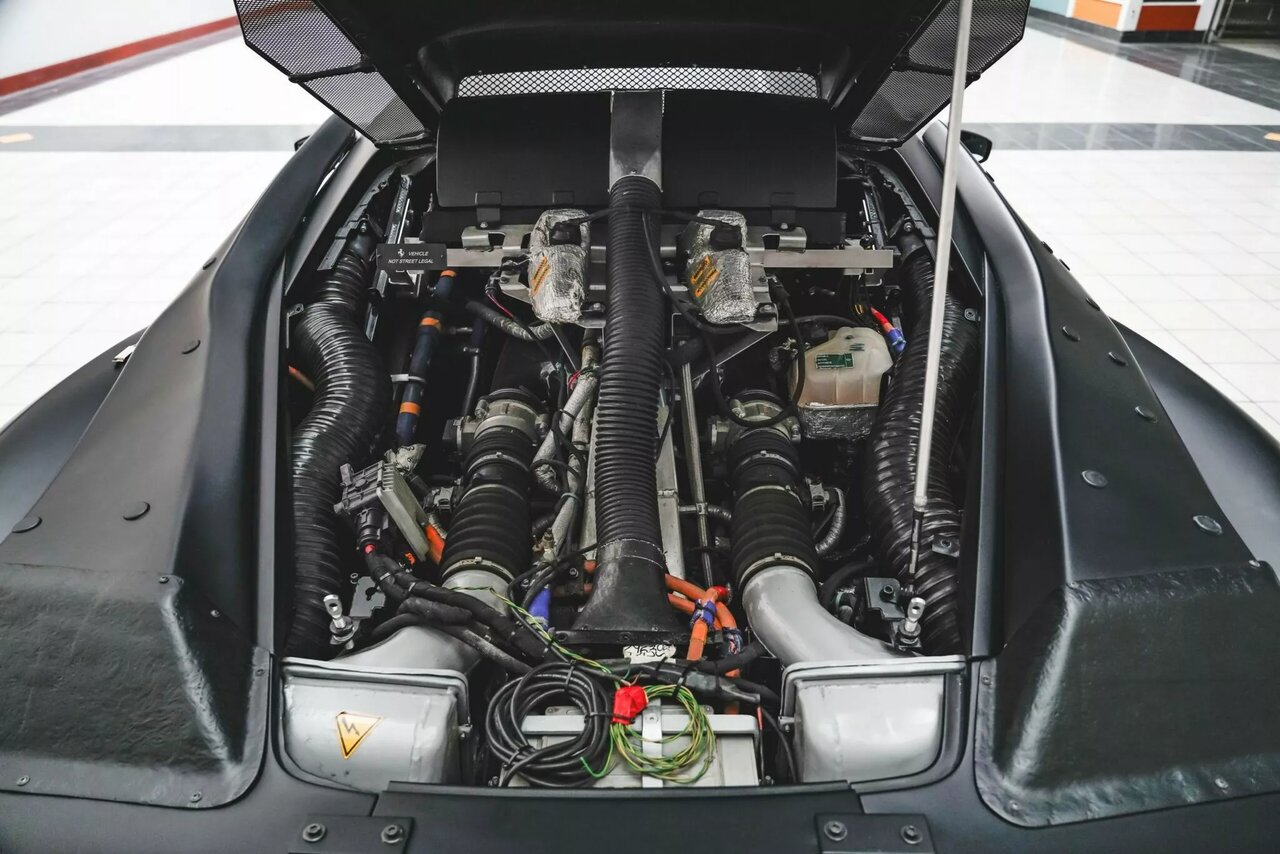 از پیست تا حراجی / فروش نمونه اولیه لافراری با قیمت میلیون دلاری