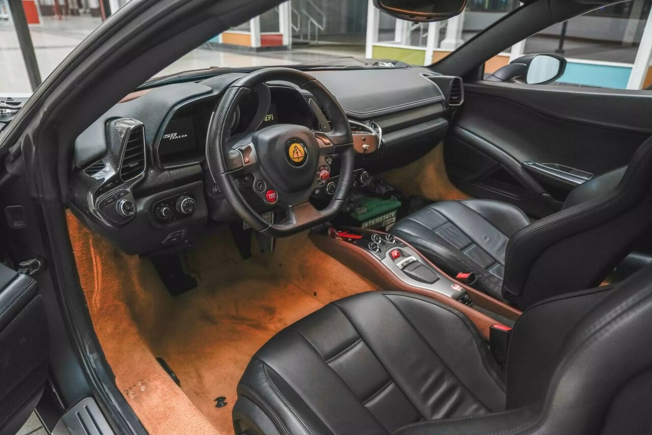 از پیست تا حراجی / فروش نمونه اولیه لافراری با قیمت میلیون دلاری